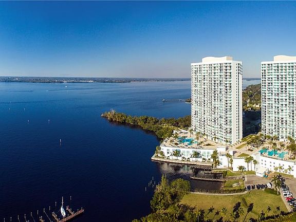 4th image of 3000 Oasis Grand Blvd APT 402