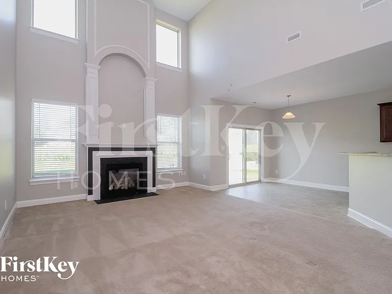 114 Rosemont Ln — Photo 3