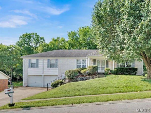 3566 Crowndun Dr, Saint Louis, MO 63129