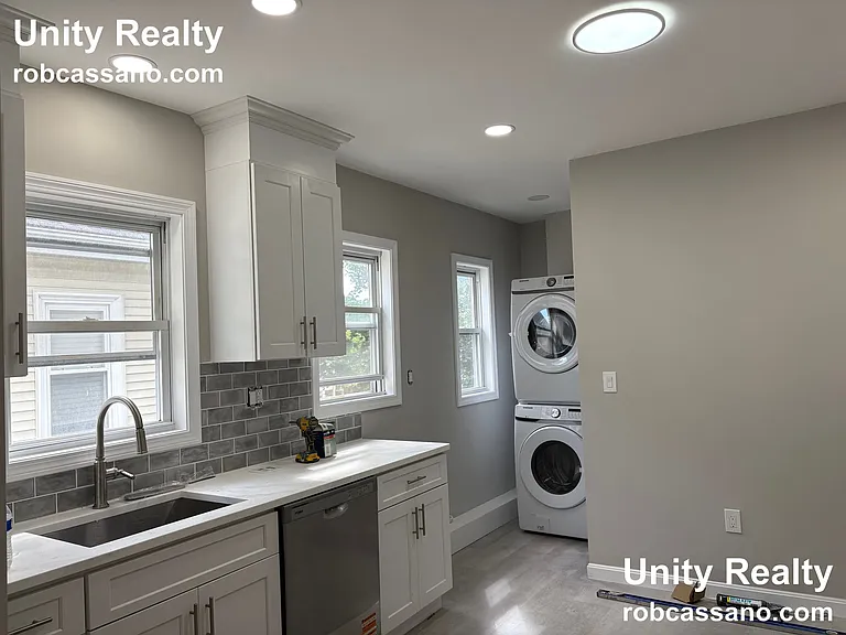 186A Sheridan Ave — Photo 1