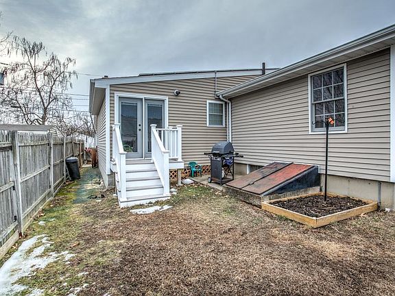 5th image of 350 Putnam Street