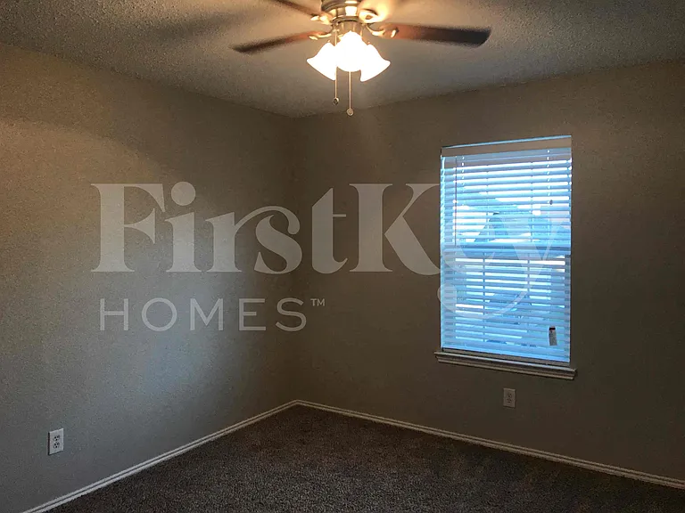 429 W Clover Park Dr — Photo 39