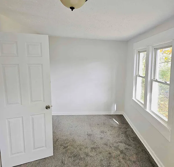 77 Kent Ct — Photo 15