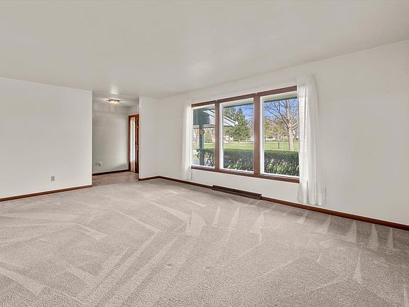 3rd image of 1007 Dona Road