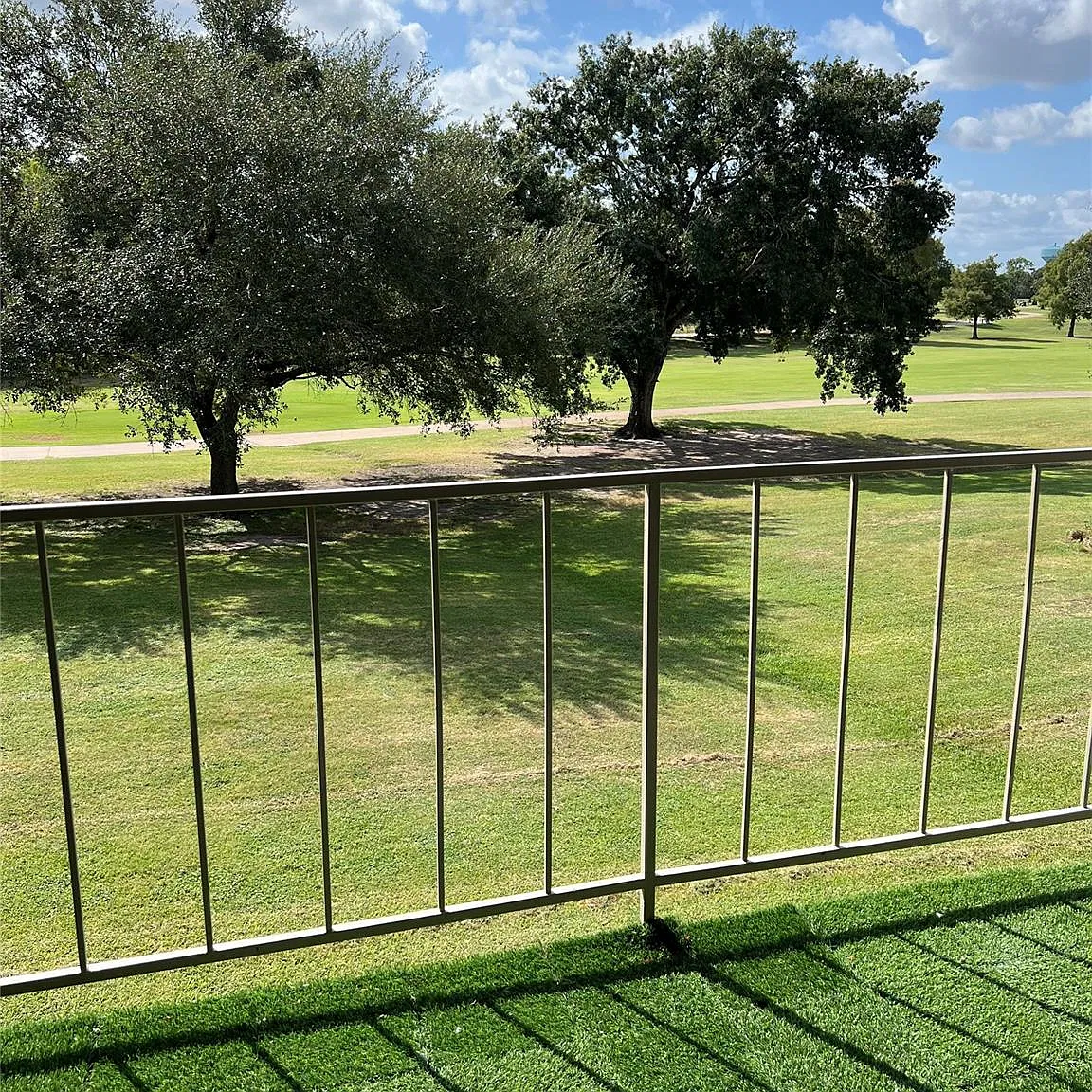 1 bed, 1.0 bath, 961 sqft, $1,200 — Photo 2