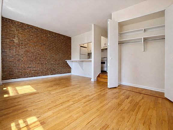 4th image of 201 E 12th St APT 512