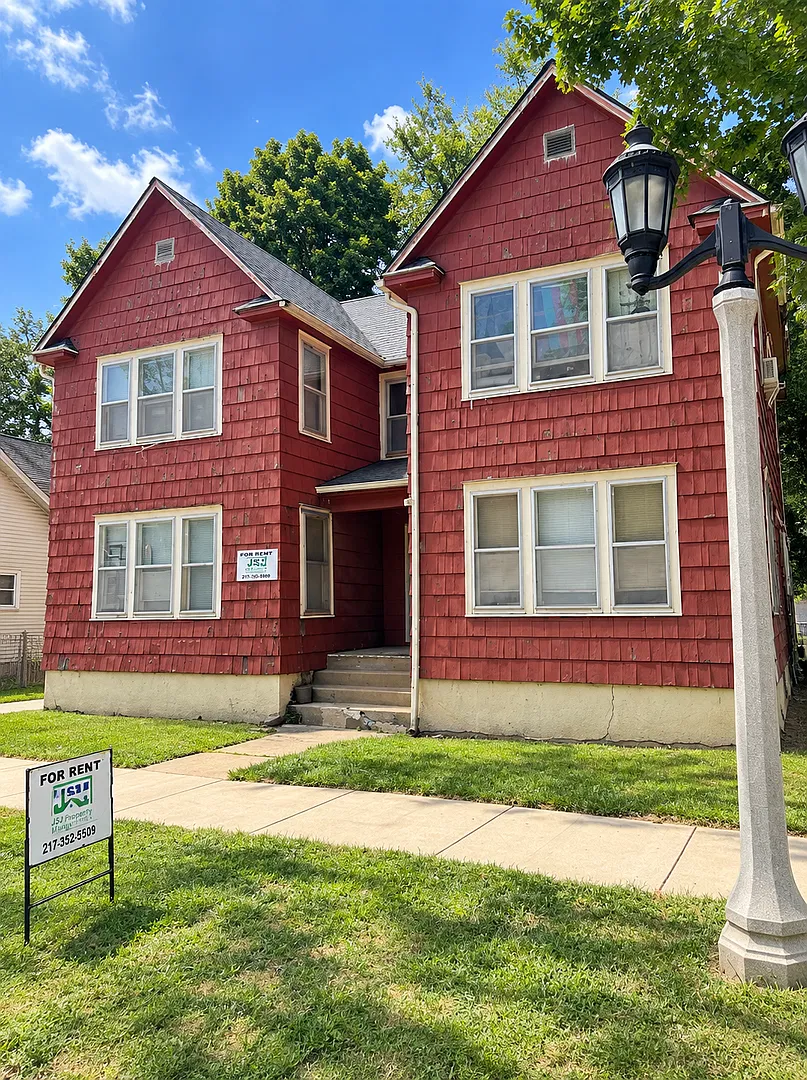 410 W Green St — Photo 1