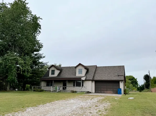 316 S Center St, Wheatfield, IN 46392