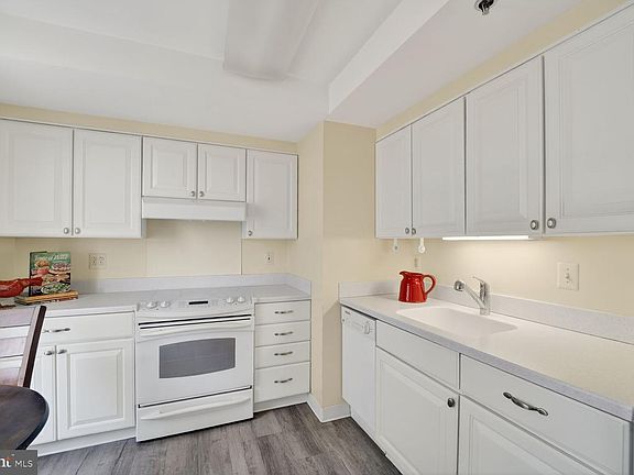 4th image of 900 N Taylor St APT 1905