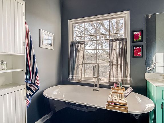 New mstr bath soaking tub