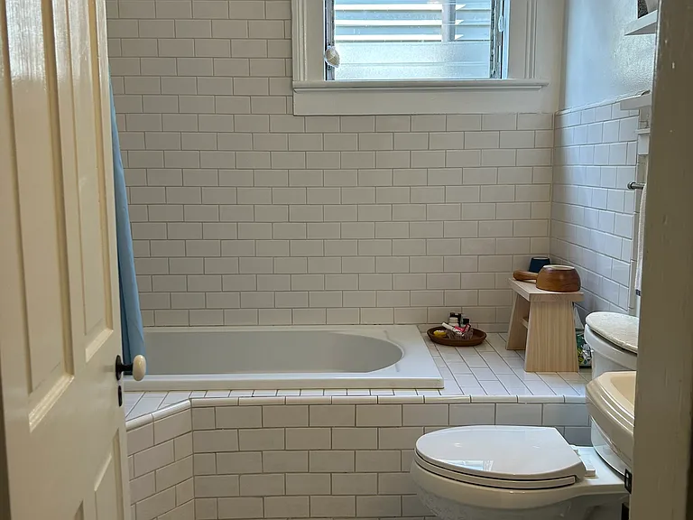 817 Piety St — Photo 11