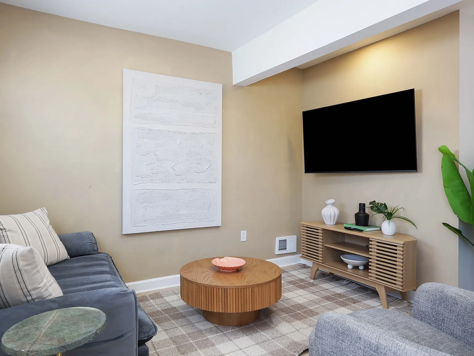 2 bed, 934 sqft, $2,500 — Photo 2