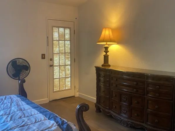 9244 Terraza Ct Room 1, Elk Grove, CA 95758