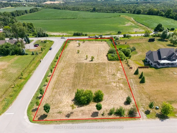 1 Bagshaw Cres, Uxbridge, ON L9P 0A9