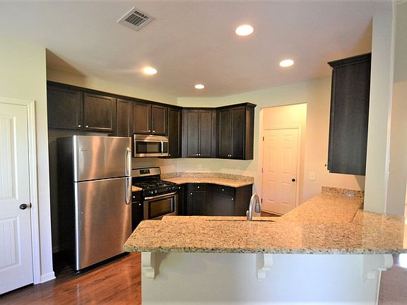 4th image of 90 Bedford Park Dr