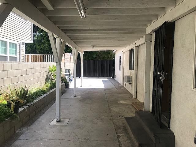 1st image of 5922 Vineland Ave