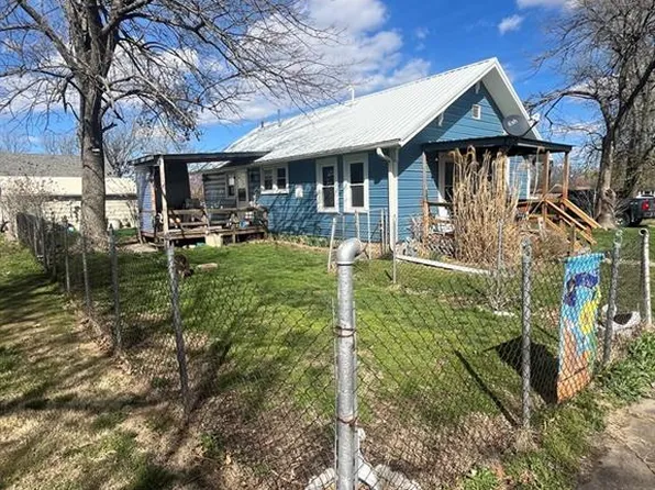 112 E Oak St, Moran, KS 66755