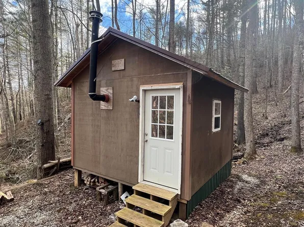 45 Atlantic Tower Rd, Bakersville, NC 28705