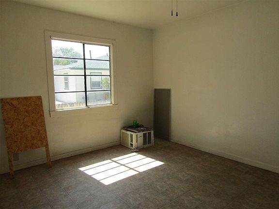 2nd image of 115 California St