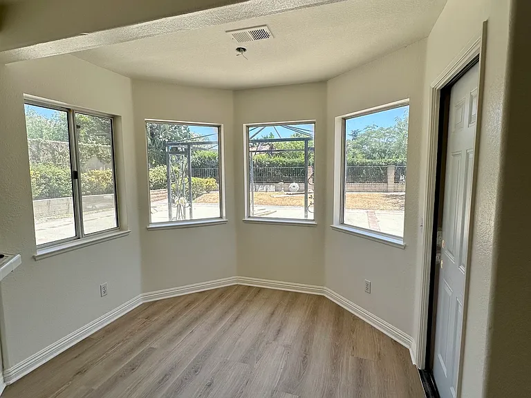 5056 Trojan Ct — Photo 6