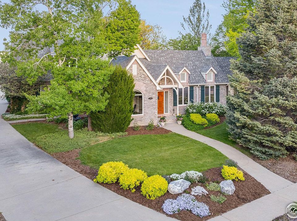 1st image of 2040 Amethyst Dr