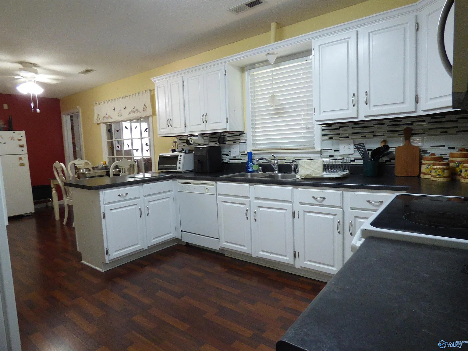 3 bed, 2.0 bath, 1900 sqft, $2,000 — Photo 4