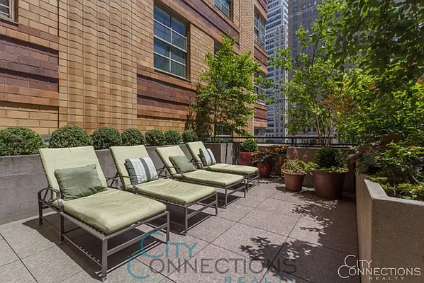 Rented by City Connections Realty | media 12