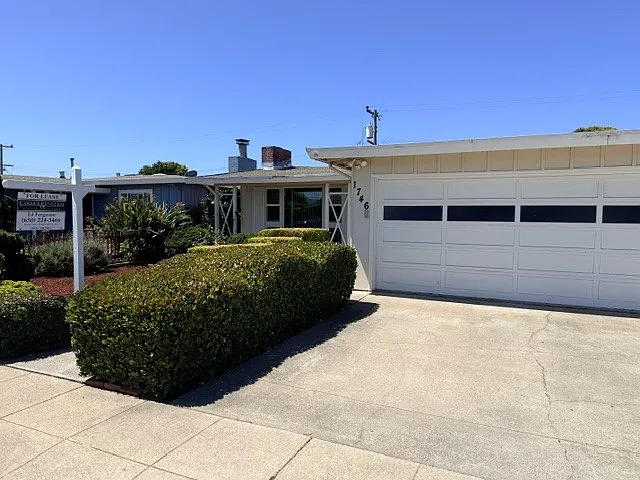 1746 Dewey St — Photo 12
