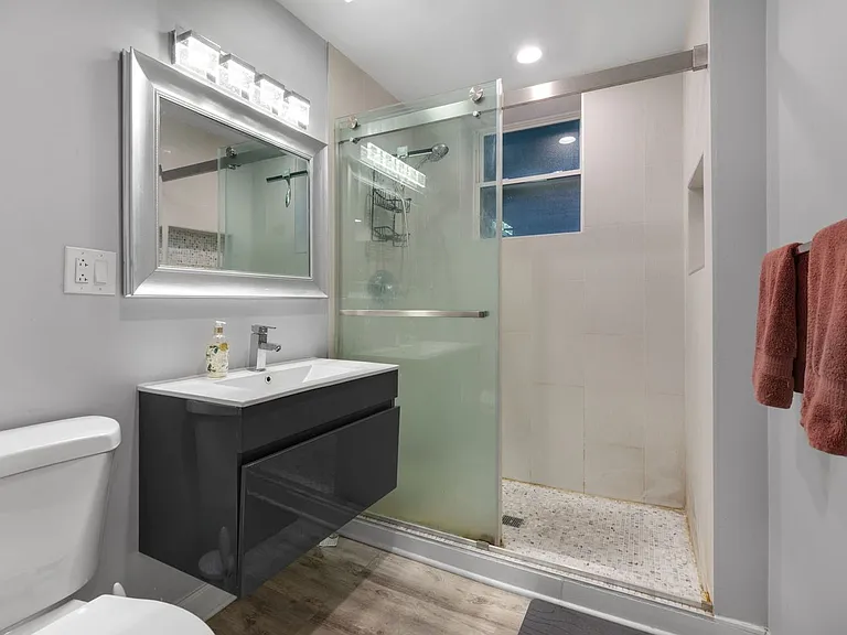 1135 W Farwell Ave — Photo 12