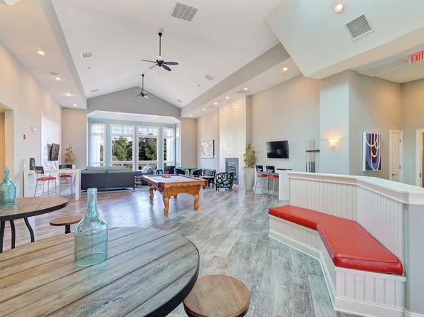 7 Stoneybrook Dr #14