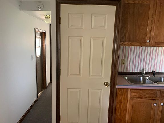 2nd image of 470 W Adams St #470