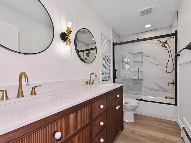 W330N4339 Lakeland Dr #B — Photo 17