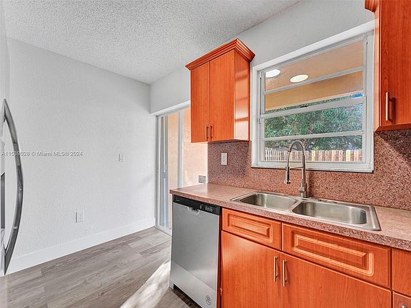 4th image of 18334 NW 44th Ct #18334