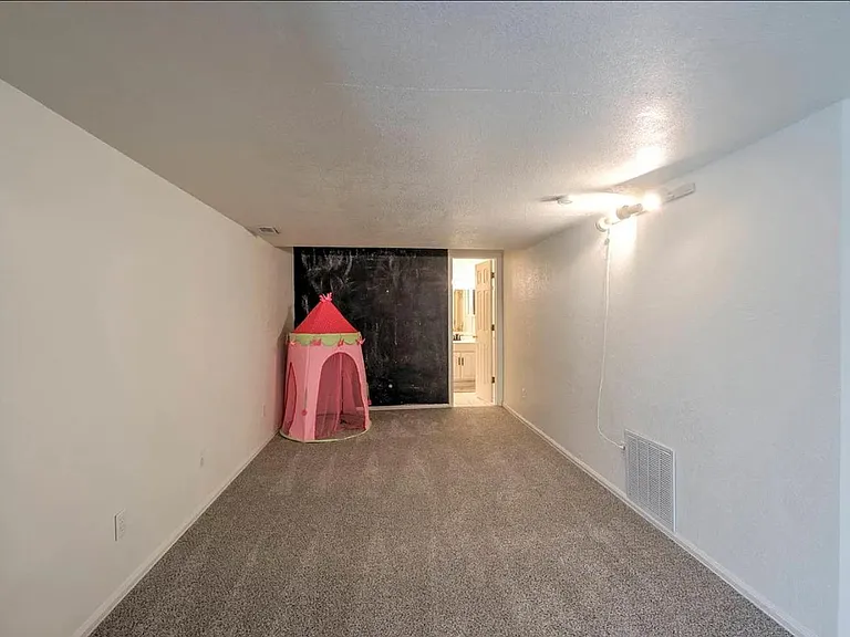 7618 Halleys Dr — Photo 15