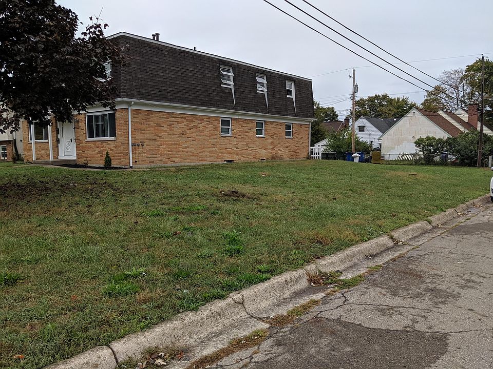 2nd image of 930 S Roys Ave