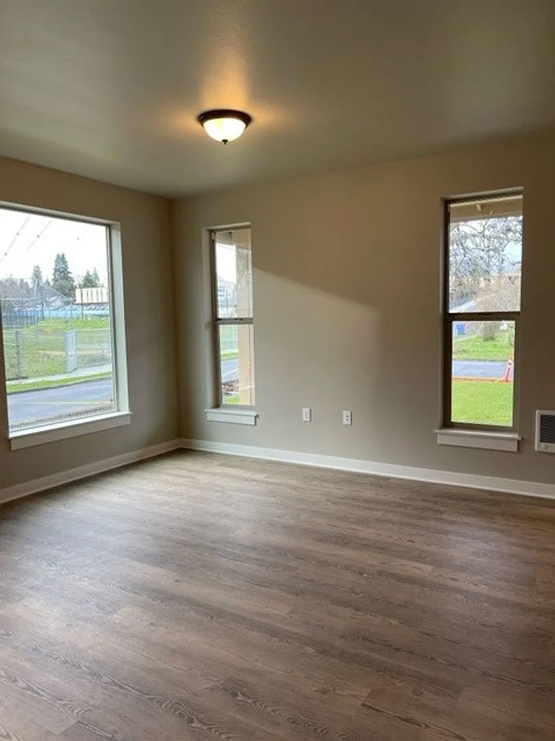 136- Davidson/Howard Duplex — Photo 3