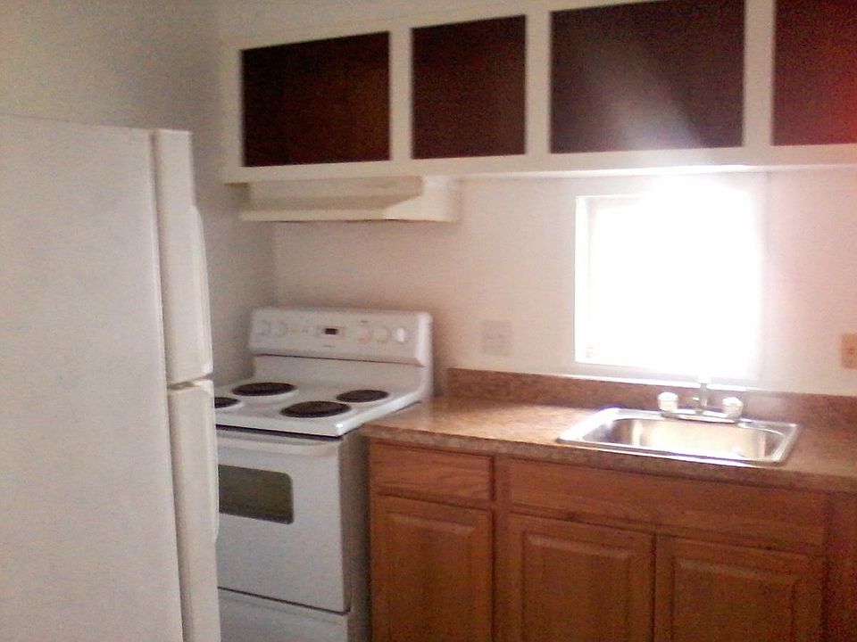 2nd image of 102 Clinton Ave #2