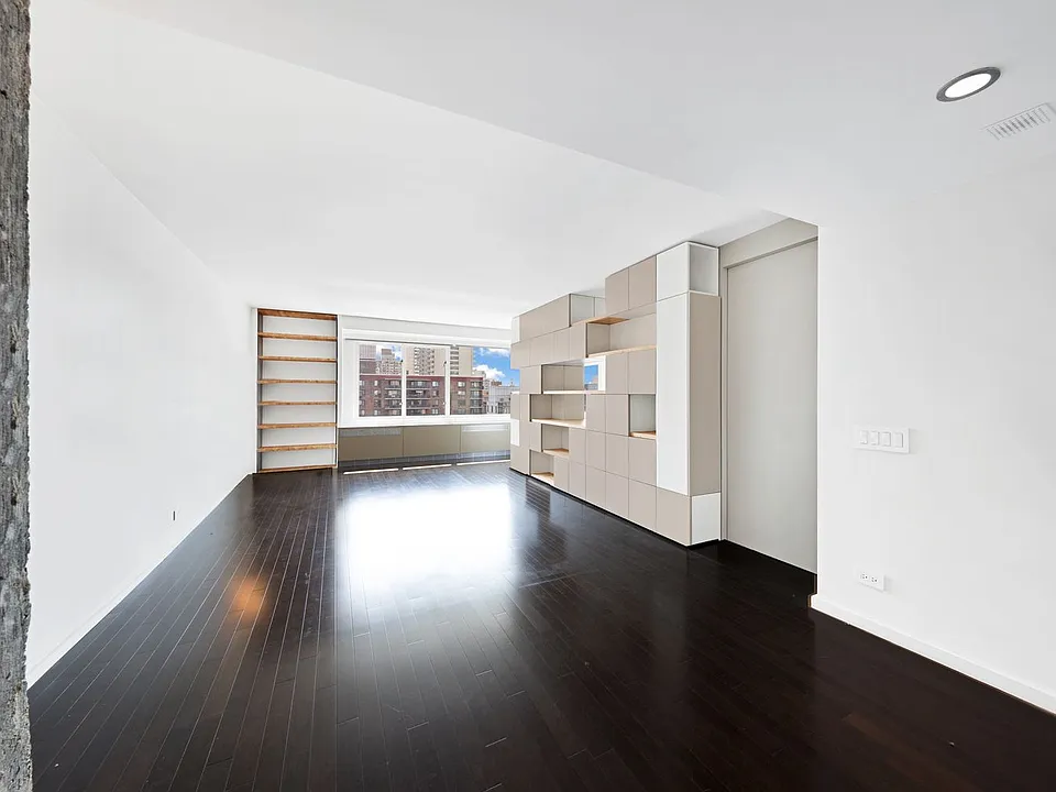 392 Central Park W #20L