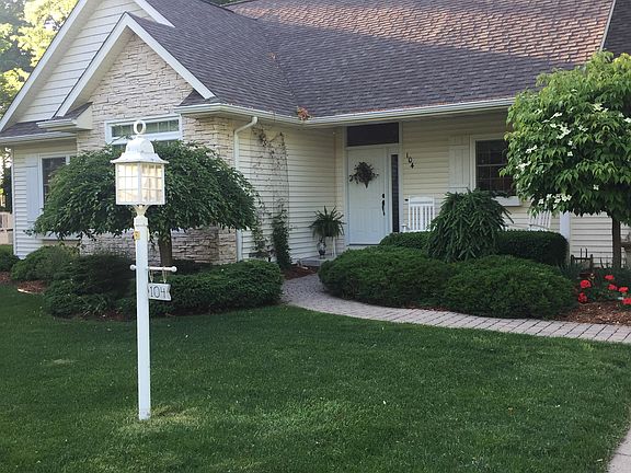 3rd image of 104 Woodlawn Dr