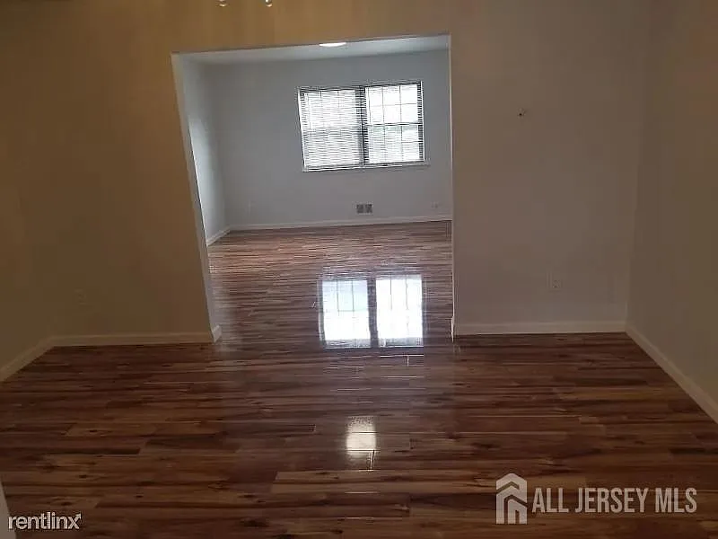3 bed, 2.5 bath, 1600 sqft, $3,800 — Photo 4