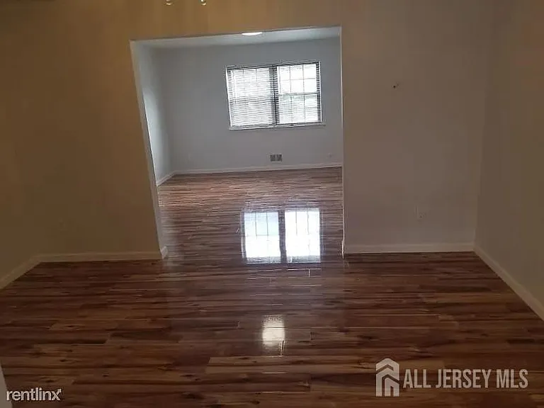 804 Maple Hill Dr — Photo 4