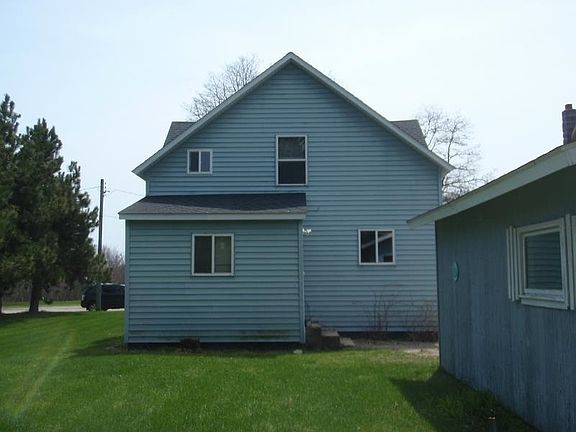3rd image of 424 Riverdale St