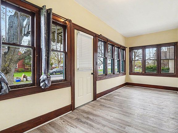 5th image of 206 S Maple St