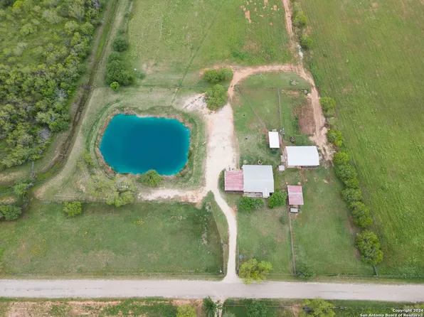 3195 COUNTY ROAD 676, Devine, TX 78016