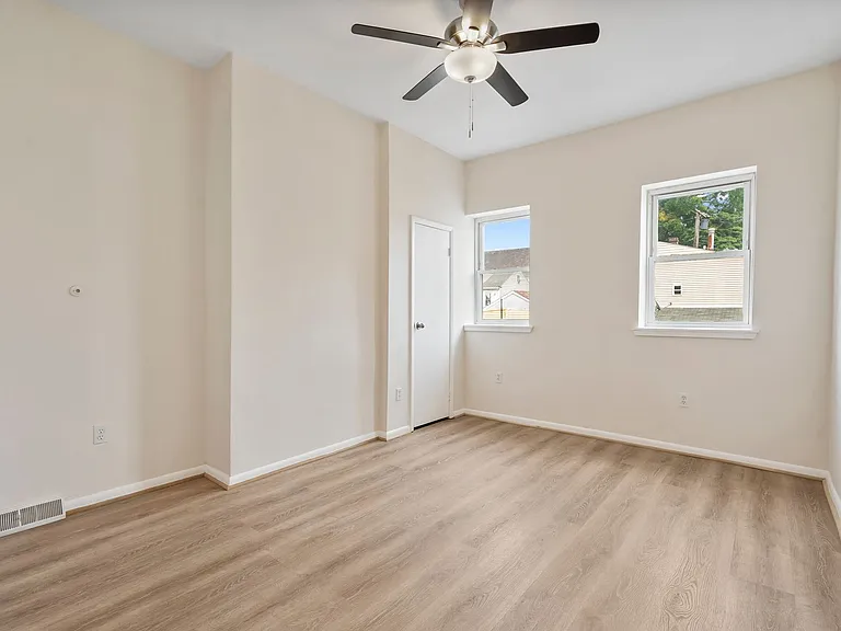 321 Taylor St — Photo 12