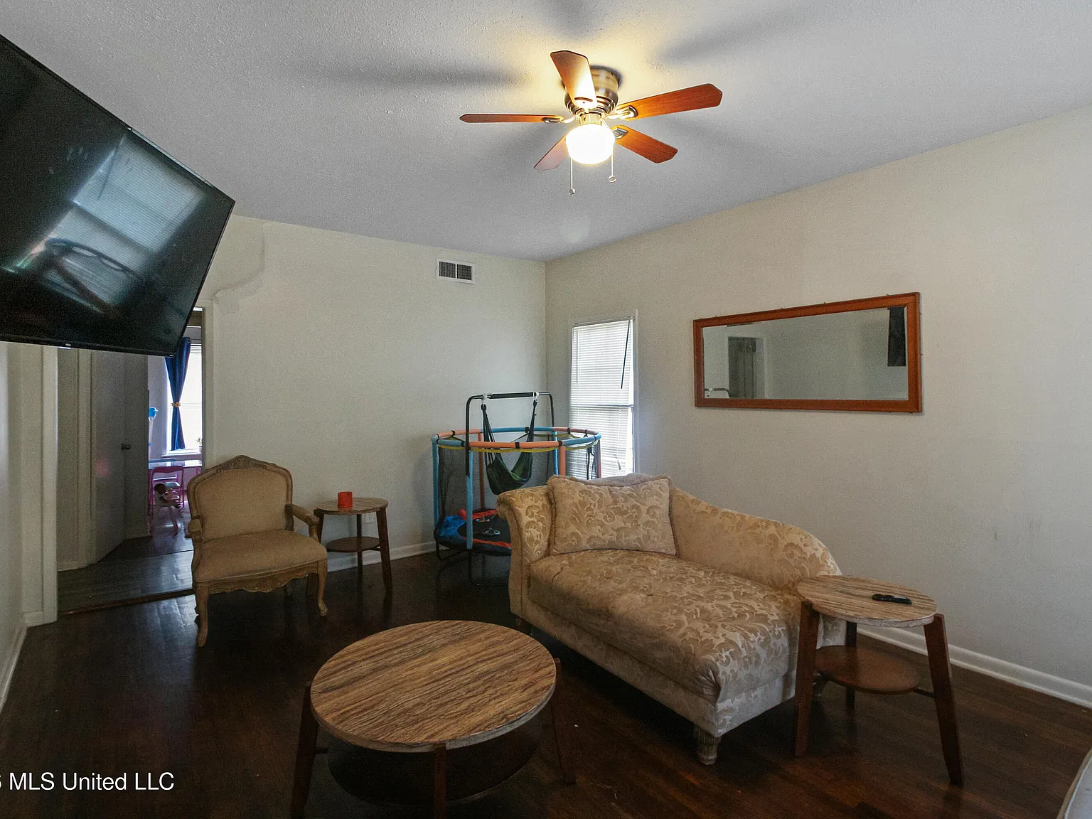 4 bed, 2.0 bath, 1755 sqft, $1,595 — Photo 3