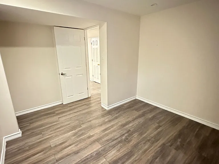 25 Fitzwilliam Ave #BASEMENT — Photo 17