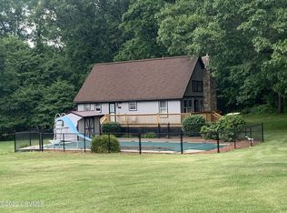 225 Wooded Heights Dr, New Columbia, PA 17856