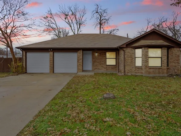 401 Allencrest Dr, White Settlement, TX 76108