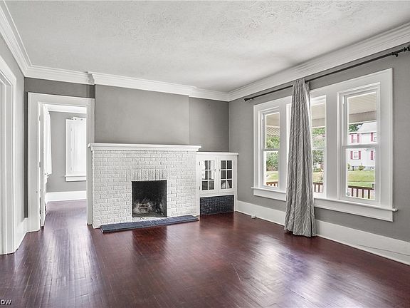 4th image of 327 Storer Ave